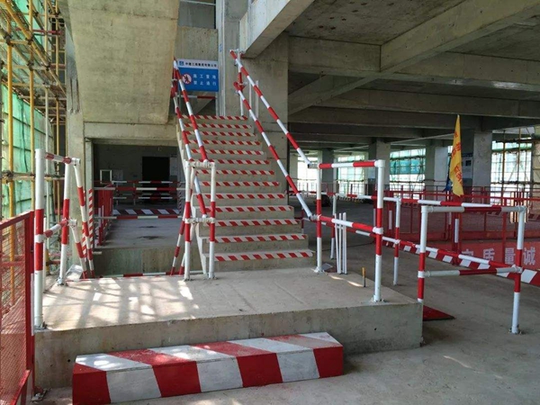 臨邊安全防護(hù)樓梯