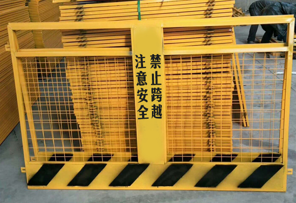 臨邊安全防護(hù)網(wǎng)片式