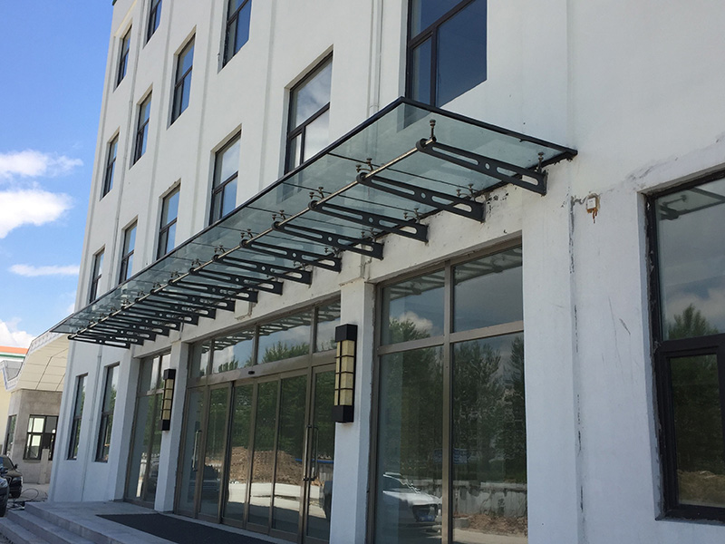 鋼結(jié)構(gòu)玻璃雨棚