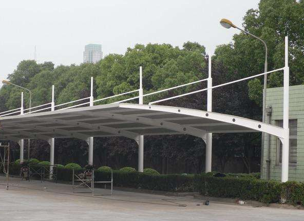 鋼結(jié)構(gòu)雨棚